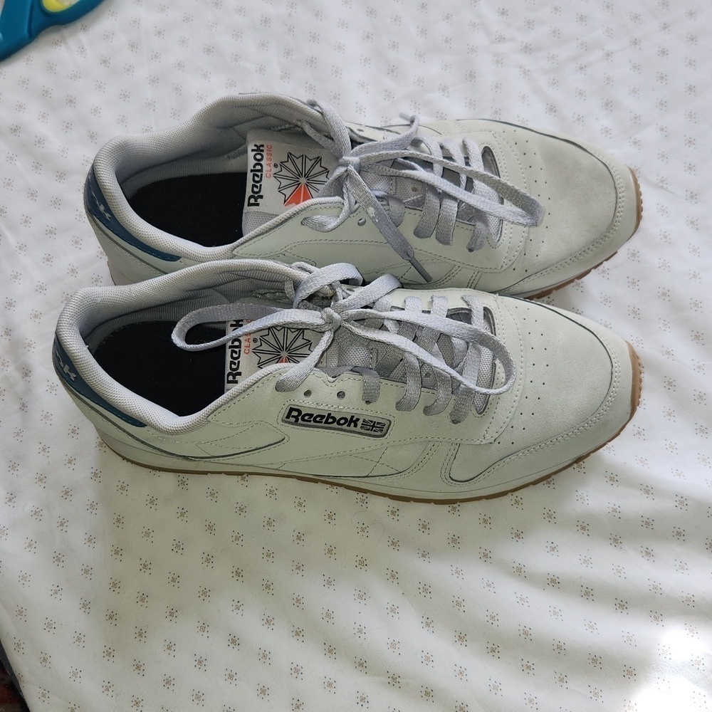 Reebok classic leather lace-up sneakers in steely blue  sz 9.5